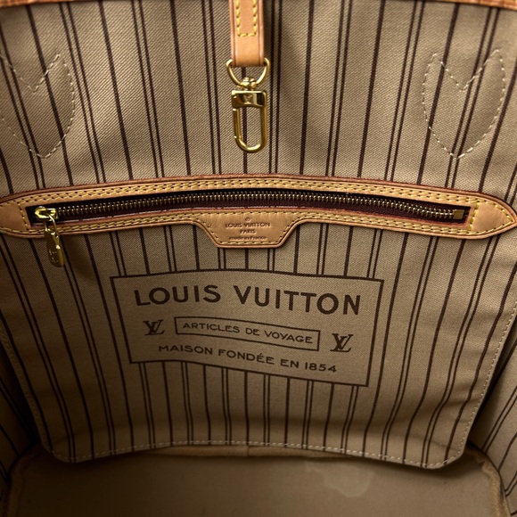 Louis Vuitton Neverfull MM Tote Bag With Pouch - Picture 7 of 16